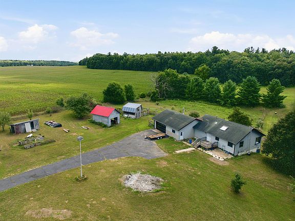3rd image of 1129 Gem Dr