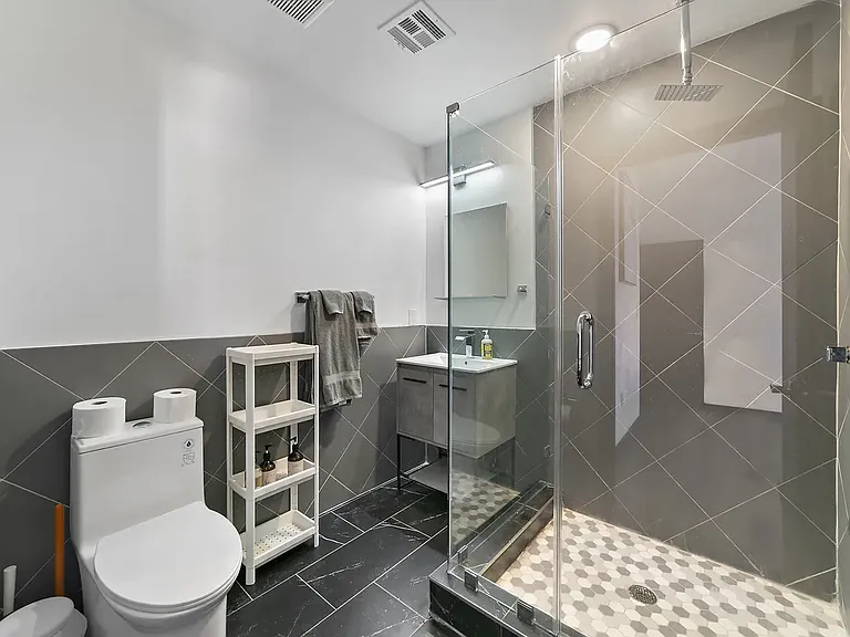 441 N 35th St #3R — Photo 16