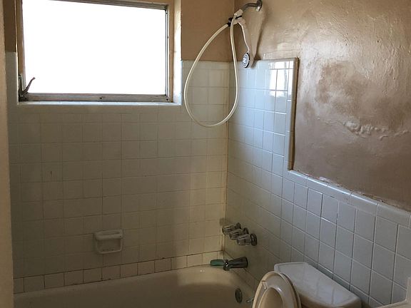5th image of 551 NE 51st St