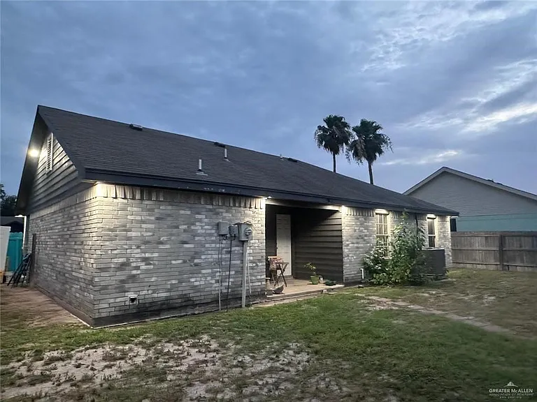 907 E Pebble Dr — Photo 6