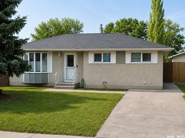 1st image of 445 WINNIPEG AVENUE S