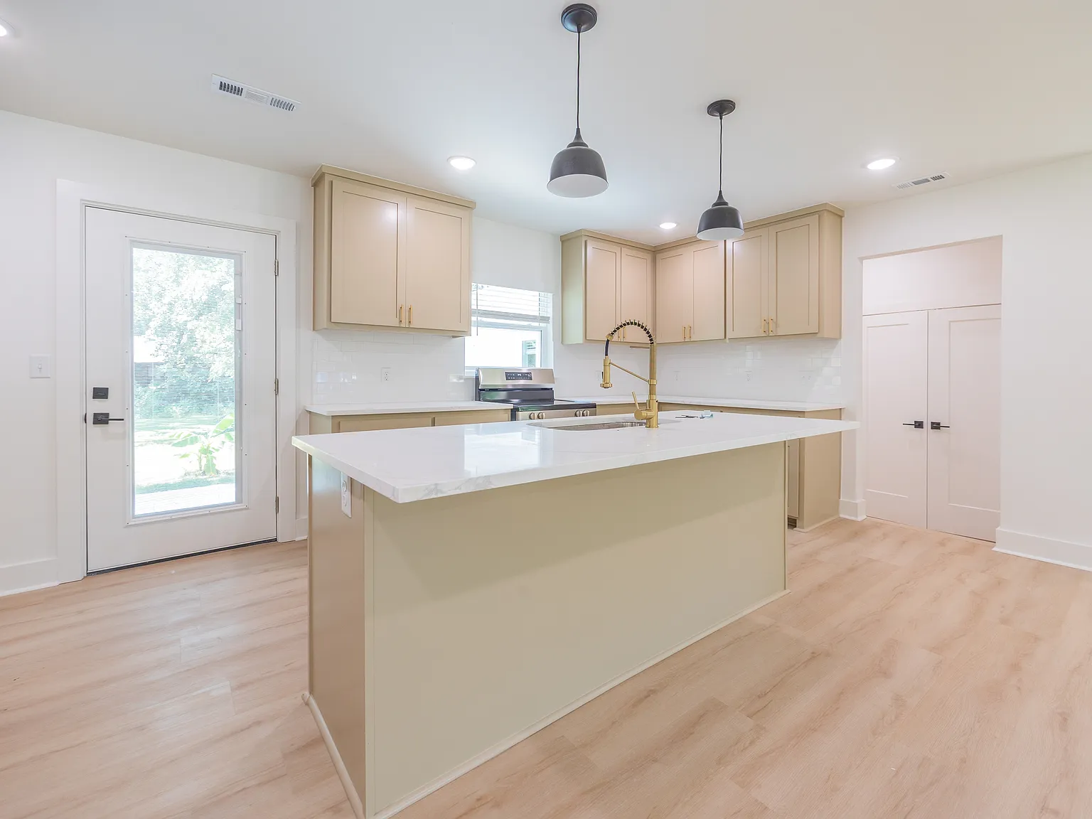 2305 Laverne Avenue - 1 — Photo 3