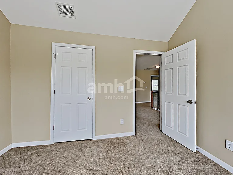 4975 Hopewell Manor Dr — Photo 14