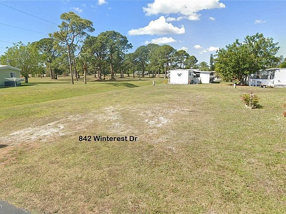 4th image of 842 Winterest Dr