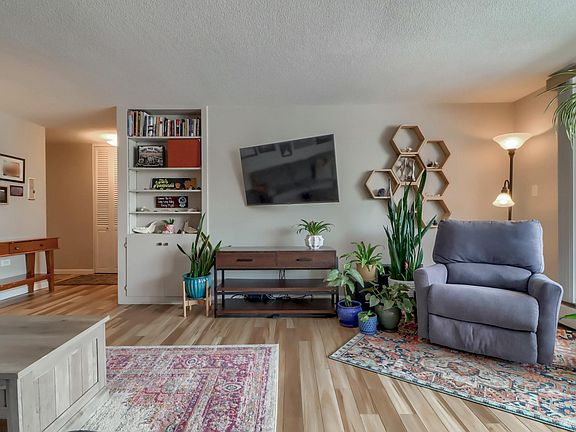 5th image of 1085 N Lafayette St APT 201