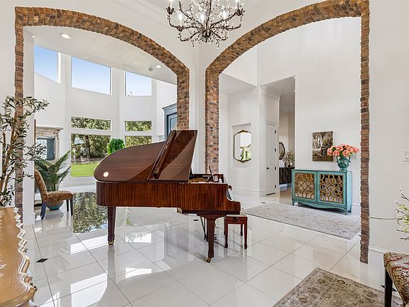 4th image of 1270 Sunset Pointe