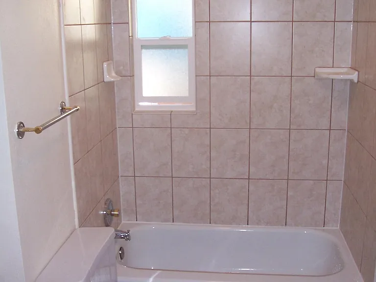 915 Craig Pl — Photo 4