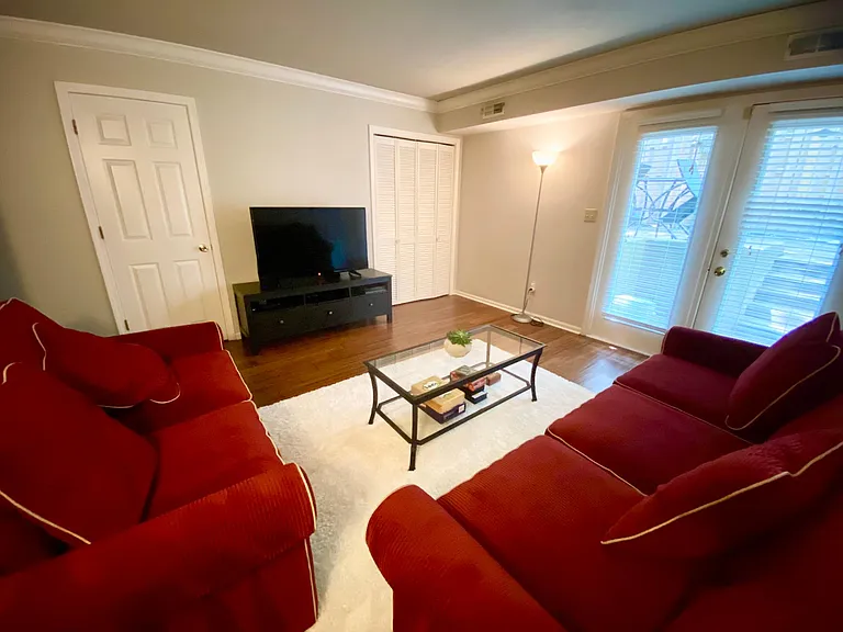 410 N Park Ave — Photo 22