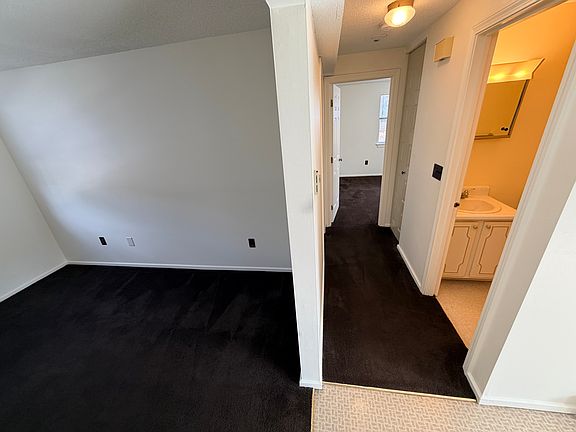 4th image of 3 Penwood Dr #4