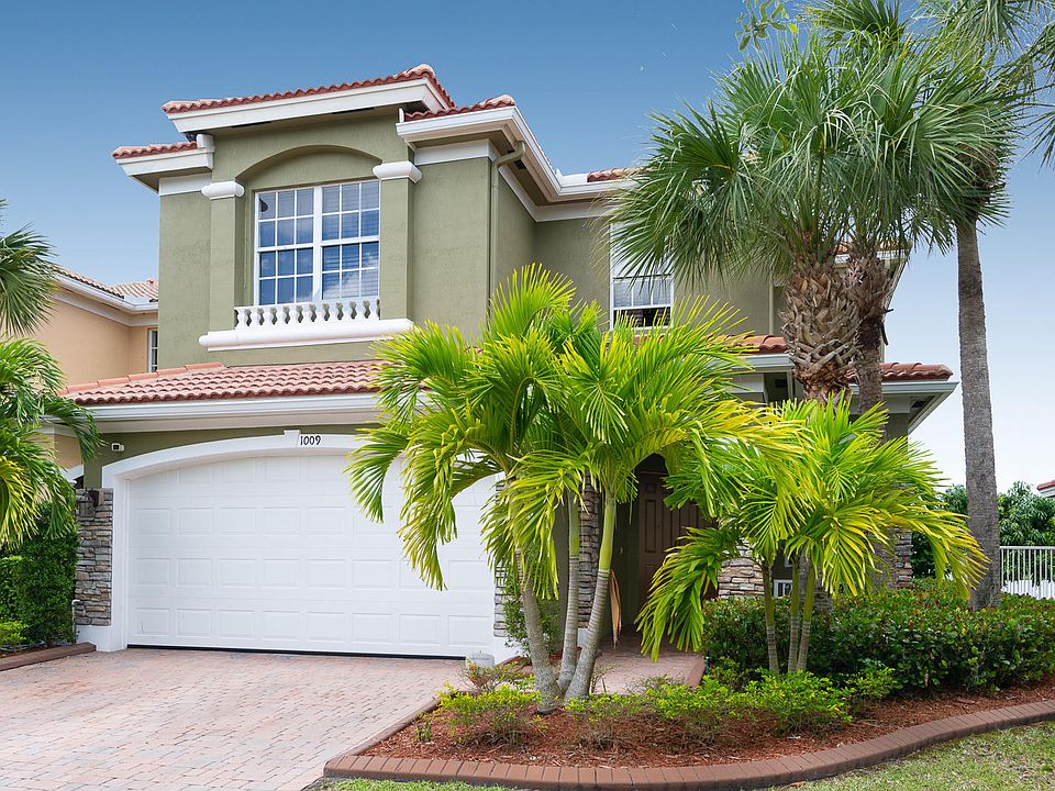 1st image of 1009 NW Leonardo Cir