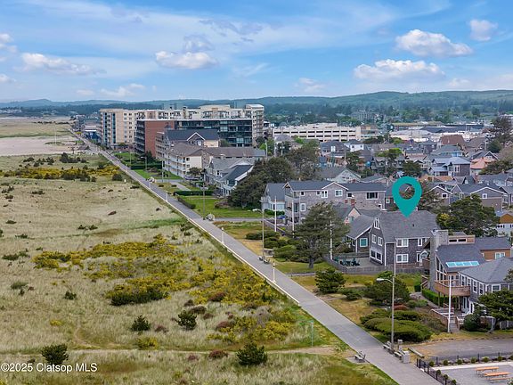 2nd image of 1021 S Promenade