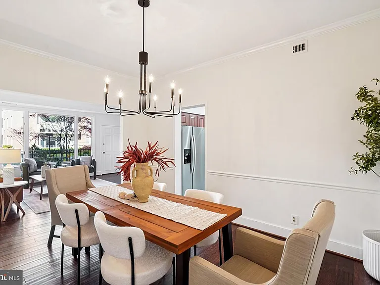 8101 Connecticut Ave S #307 — Photo 1