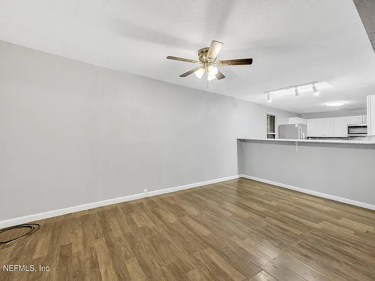 1722 W 30th St — Photo 12