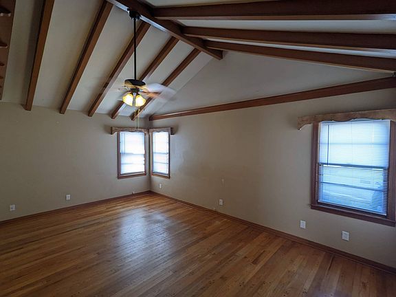 3rd image of 105 E Petit Ave