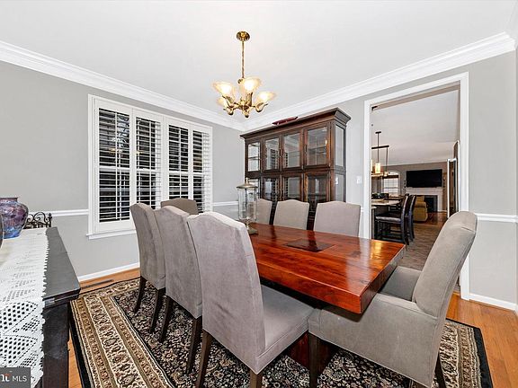 5th image of 204 Old Island Ct