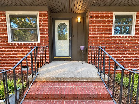 4th image of 5722 Pickens Ave.