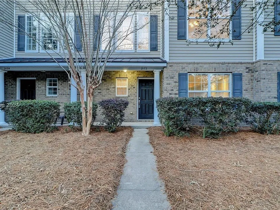 2172 Blakers Blvd
