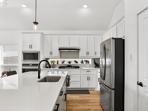 5th image of 13869 Riola Dr