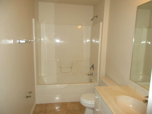 5th image of 1328 SE 8th Ave #202