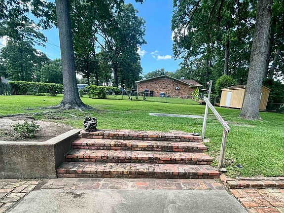 4th image of 801 Coleman Dr