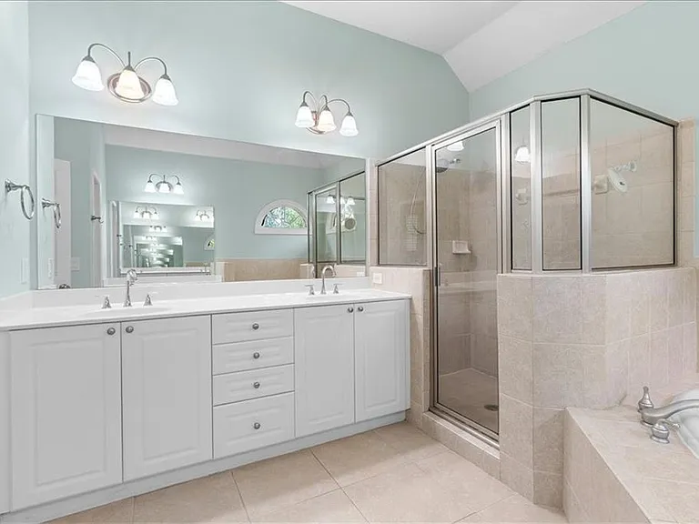 350 Wembley Cir — Photo 14