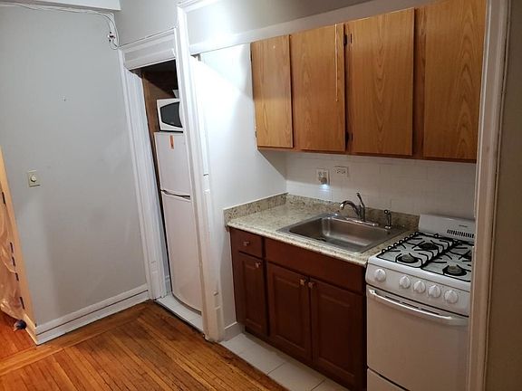 4th image of 457 W 57th St #112