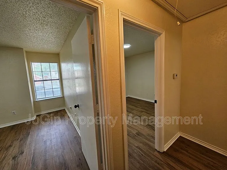 311 Bryant Ln — Photo 14
