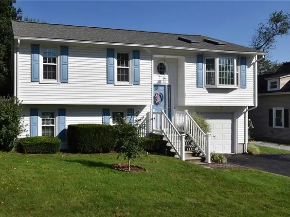 32 Seneca St, Cumberland, RI 02864