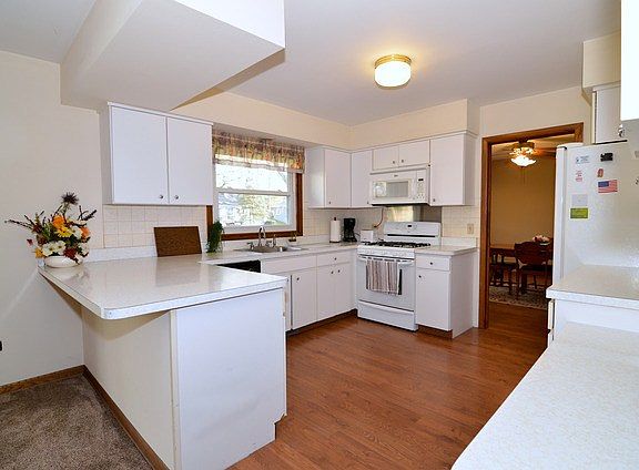 3rd image of 35421 N Donald Ct