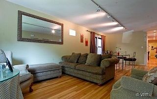 4th image of 2600 W Argyle St