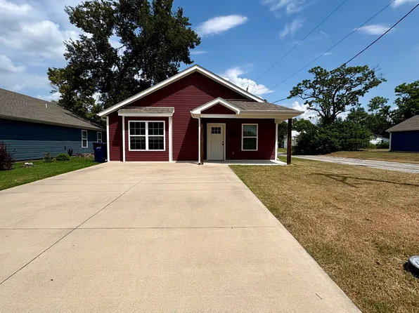 901 N Hall St, Webb City, MO 64870