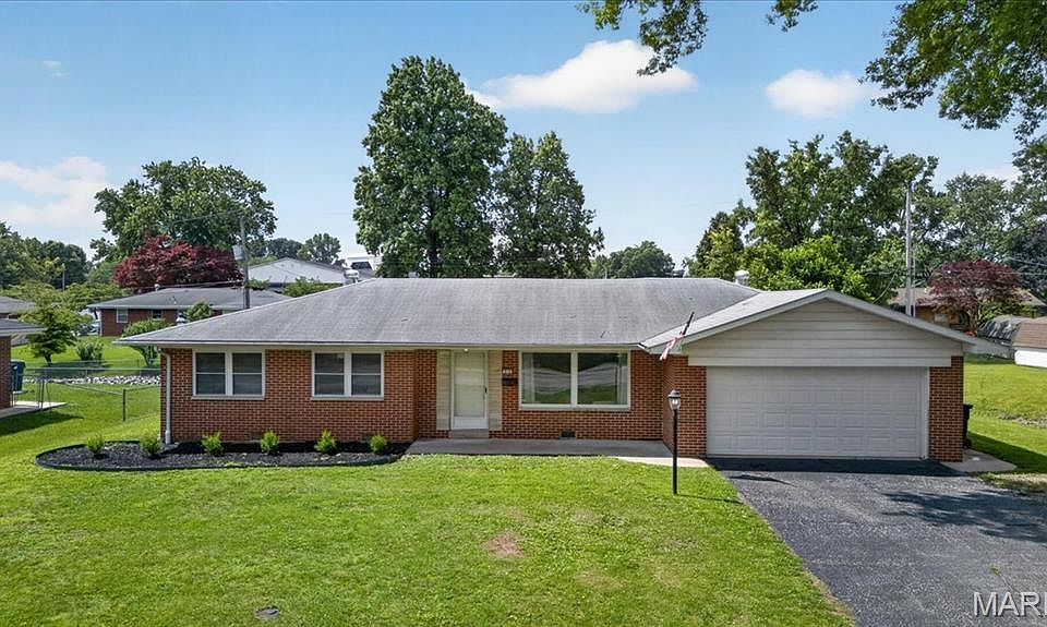 1st image of 914 Southgate Dr