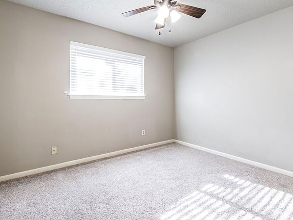 5th image of 3306 Whitepine Dr #A