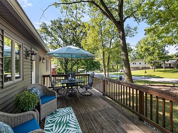 3rd image of 1000 Oak Hill Cir