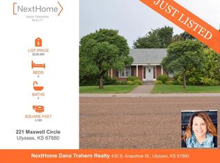 221 Maxwell Cir, Ulysses, KS 67880