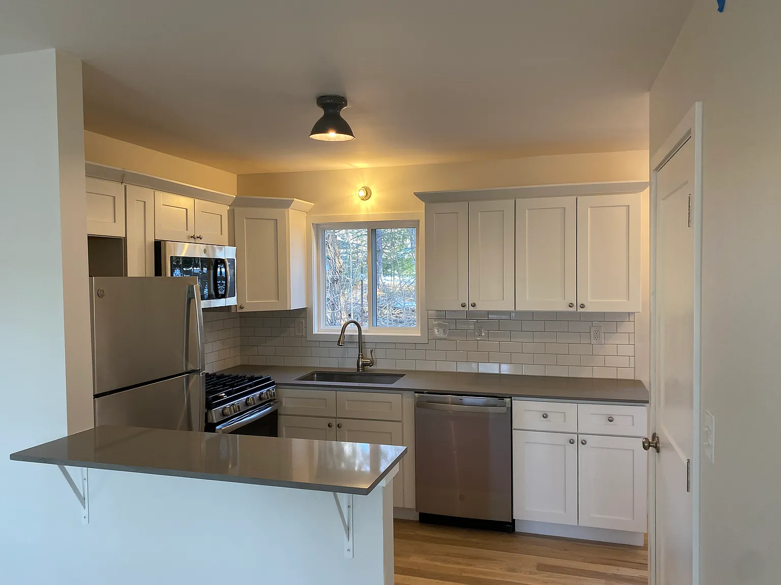 2 bed, 850 sqft, $1,650 — Photo 2