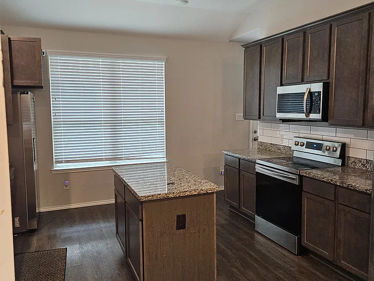 11490 Persimmon St — Photo 3