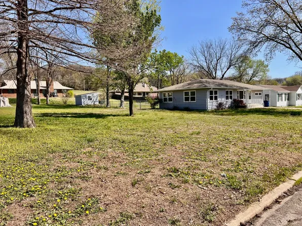 1408 Catalina St, Coffeyville, KS 67337