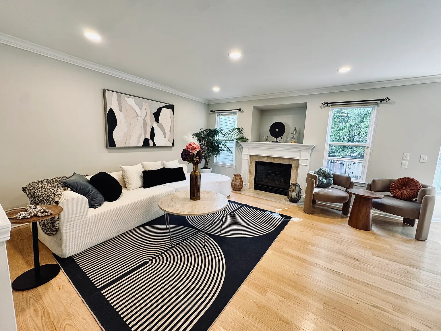 3 bed, 2.5 bath, 1586 sqft, $2,700 — Photo 2