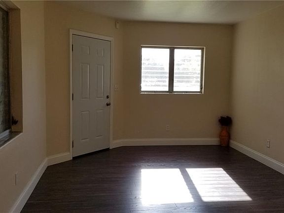 4th image of 1228 Woodland Ave