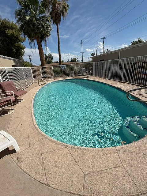 Belmont Apartments — Photo 2