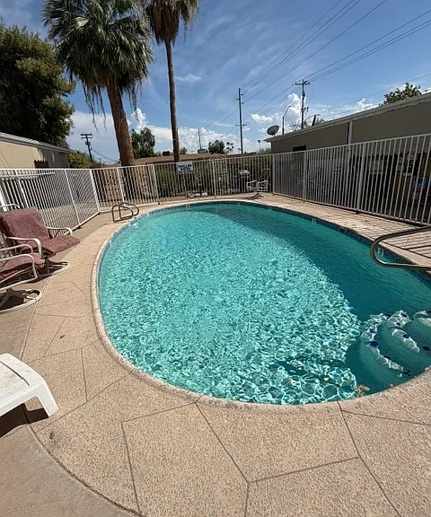Belmont Apartments — Photo 2