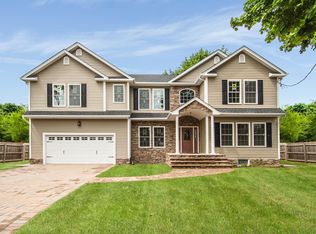 41 Convent Rd, Syosset, NY 11791