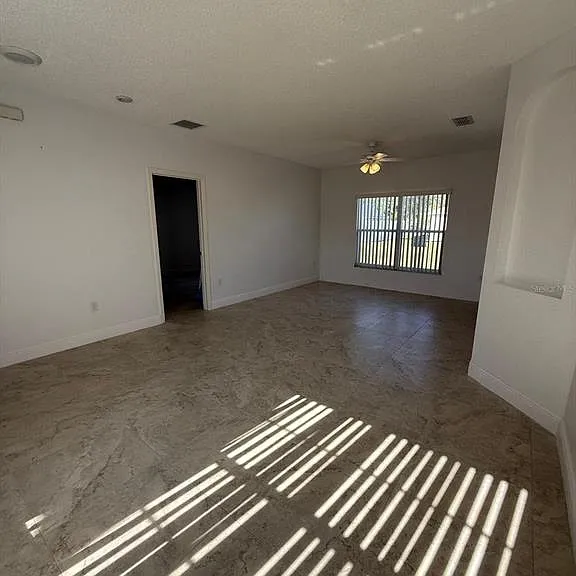 315 Edgewood Ct — Photo 12