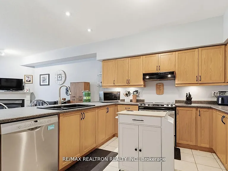 81 Valridge Dr #35 — Photo 6