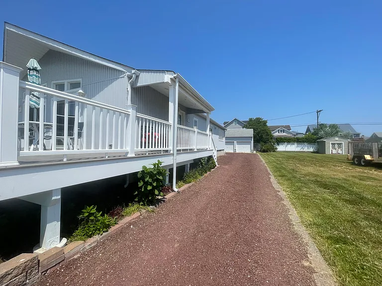 31 Parkway — Photo 2