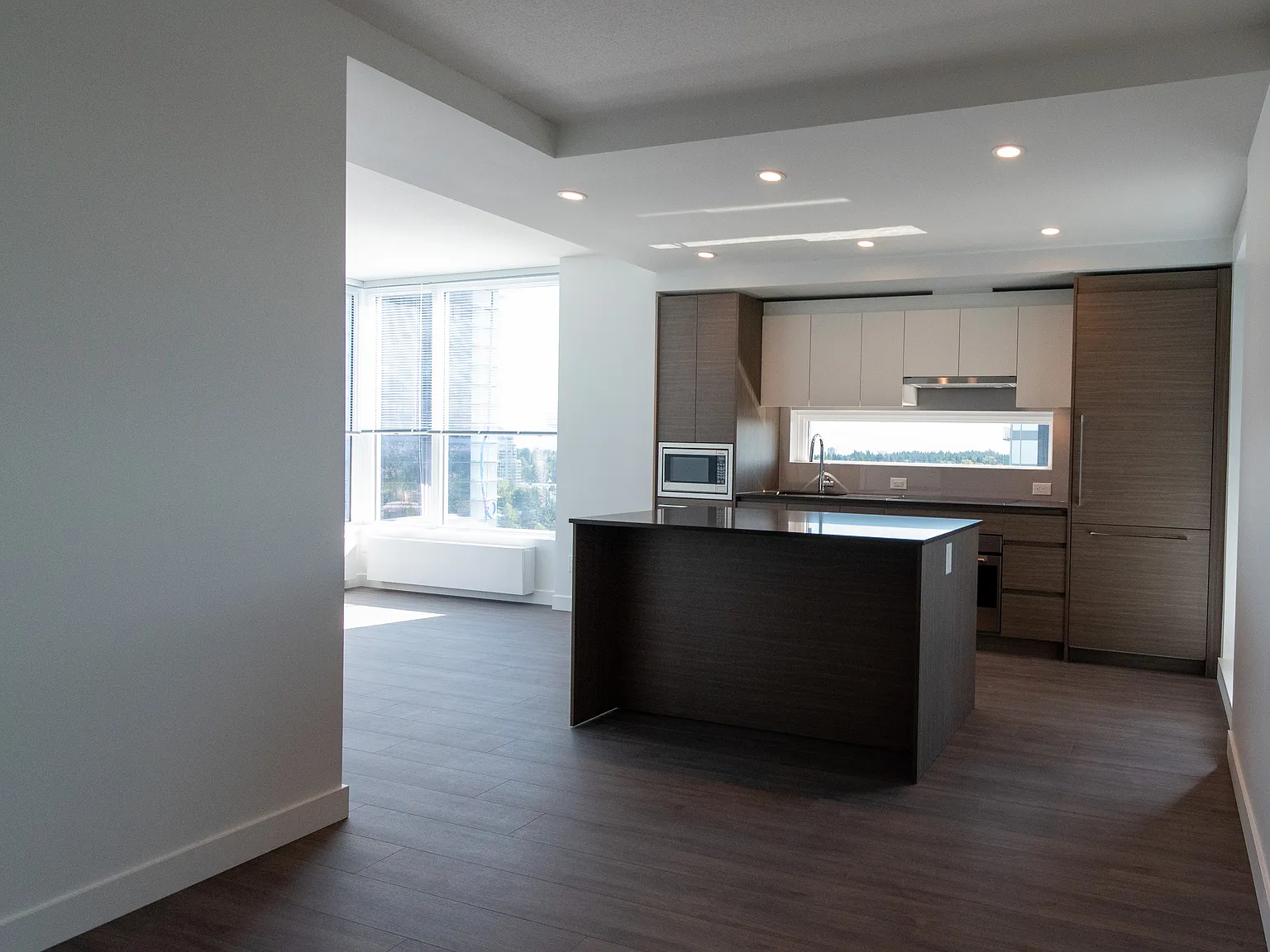 Mountain view 2x2 at King George Hub Surrey — Photo 2