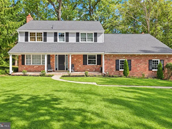 990 Stevens Ln, Wayne, PA 19087