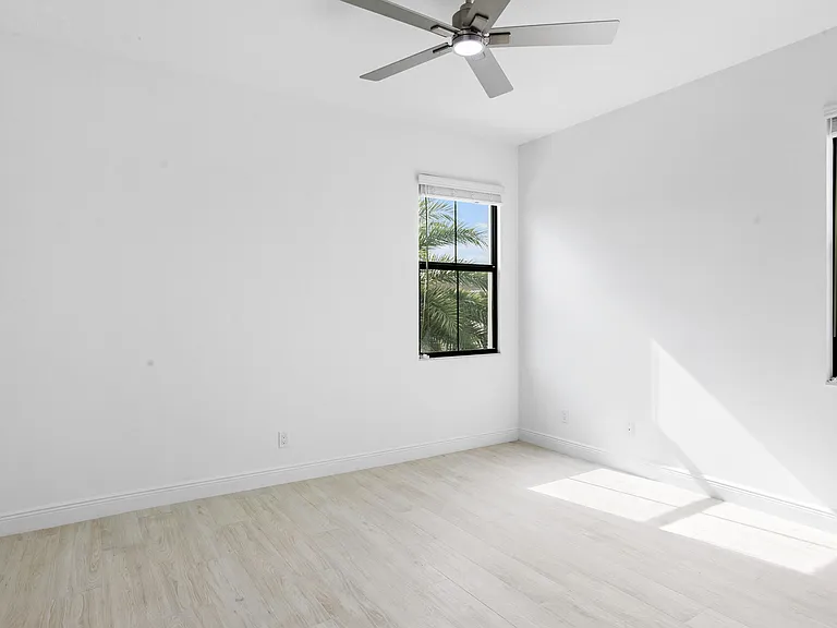 5623 Delacroix Ter — Photo 26