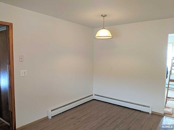 4th image of 69 Dyer Ave Floor 2